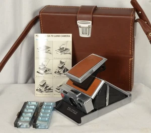 Vintage Polaroid SX-70 Land Camera With Case & Flash Bulbs - Picture 1 of 13