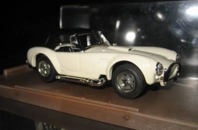 MODEL BOX SHELBY COBRA  WHITE MINT IN  BOX 1:43 - Immagine 1 di 4
