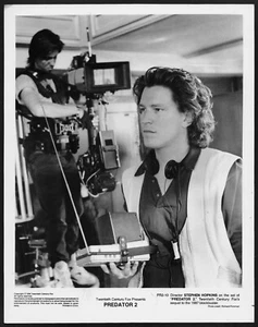 Foto promocional original de 1990 del director de Sci-Fi Predator 2 Stephen Hopkins - Imagen 1 de 2