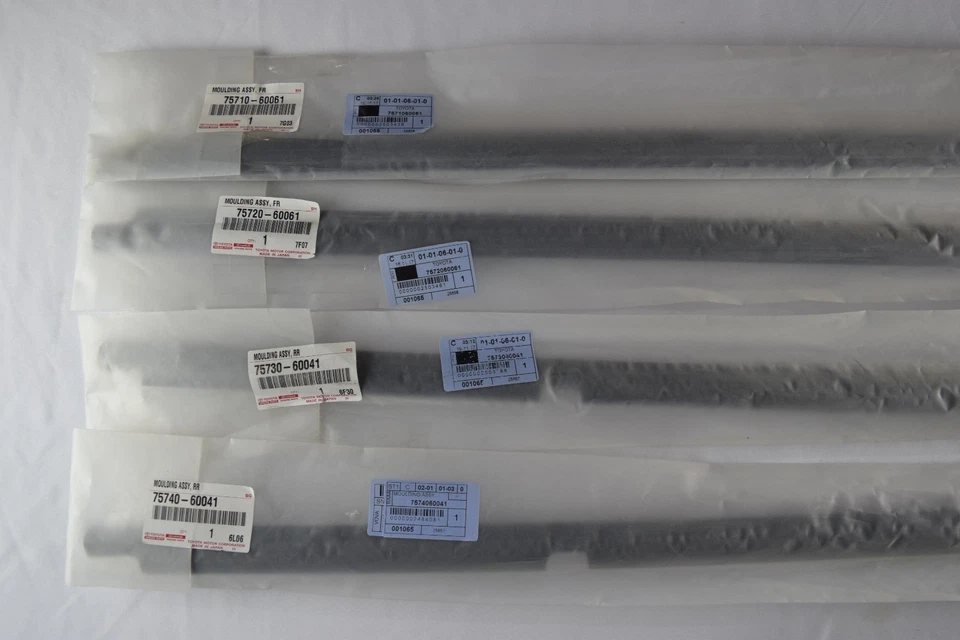 Комплект оригинальных передних и задних погодных полосок для ремня Lexus LX470 1998-2007  - Изображение 1 из 1