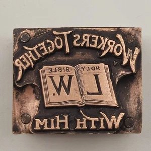 Impresoras tipográficas de impresión vintage bloque trabajadores junto con él Santa Biblia - Imagen 1 de 4