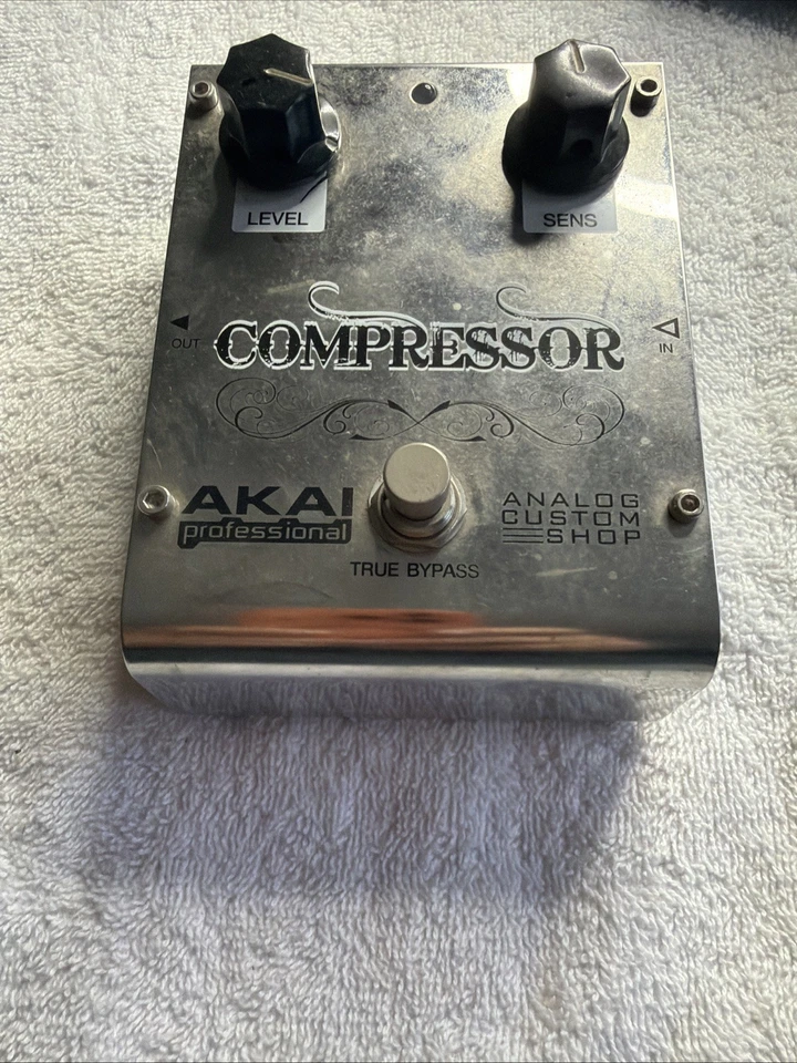 Pedal compresor Akai Foto 1 de 4