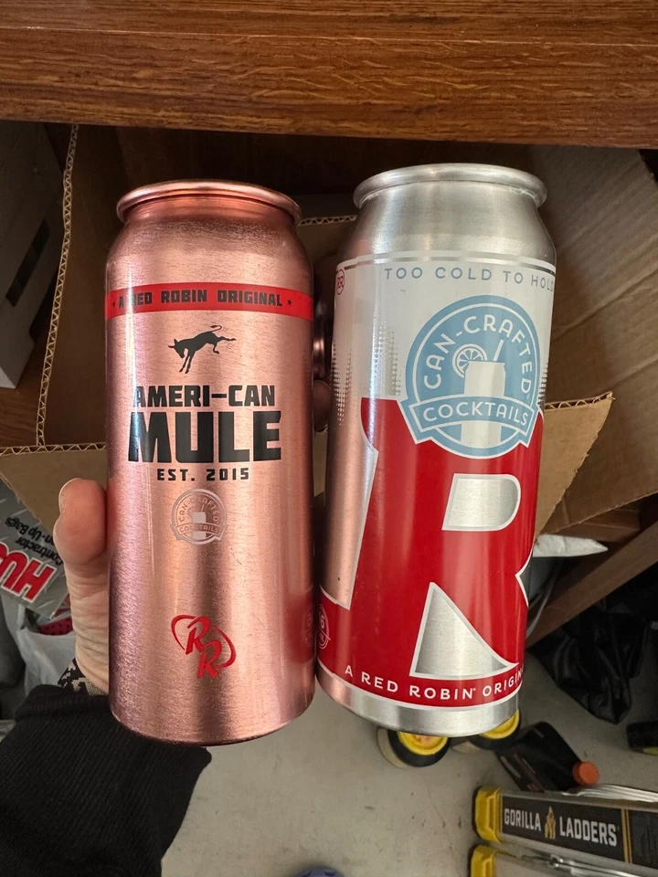 Latas de cóctel, bebidas, utensilios de bebida de marca Red Robin Gourmet Burgers Foto 1 de 1