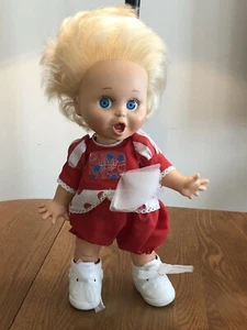 Bambola Galoob Baby Face vestito rosso scarpe bianche - Foto 1 di 6