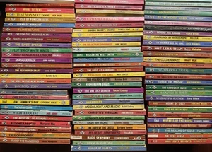 Konvolut 80 Harlekin Vintage Liebesromane Taschenbuch roter Rand 70’er - Bild 1 von 1