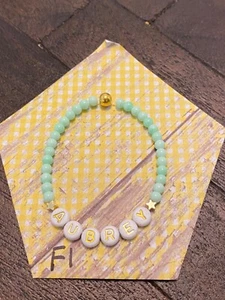 NUEVO BRAZALETE ELÁSTICO CON NOMBRE CON CUENTAS HECHO A MANO #F1 JOYERÍA AUBREY NIÑAS - Imagen 1 de 1