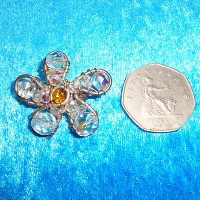 Lindo vintage? Broche prendedor de flores con cuentas transparentes y amarillas con cable hecho a mano Foto 1 de 3