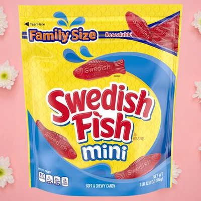 SWEDISH FISH Mini caramelo suave y masticable, tamaño familiar, caramelo a granel, 1,8 lb Foto 1 de 4
