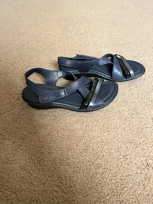 ECCO Felicia 深蓝色皮革可调节肩带舒适楔形凉鞋 8 码 — 第 1/4 张图片