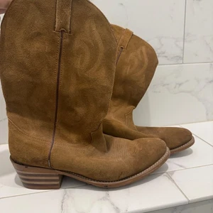 Botas de Vaquero Durango Para Hombres 9.5 EE Marrón Gamuza Cuero Western Rodeo DB1224 - Imagen 1 de 12