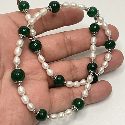 Collar artesanal artesanal de perlas de agua dulce con piedras preciosas de esmeralda verde Foto 1 de 4