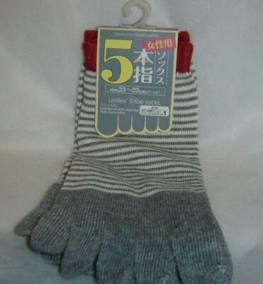 Calcetines Tabi para dama**Gris a rayas/Blanco con ribete rojo**~(Talla: 96"~9,8" pulgadas)~~NUEVO Foto 1 de 4