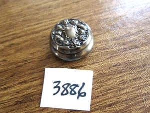 Antique Sterling Silver Compact Repousse Hinged Top, link to a chain - Bild 1 von 6