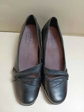 Clarks Everyday Soft Leather Mid Heel Courts - In Black - Size 5