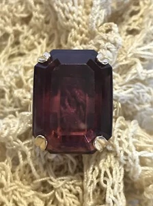 Avon Ring goldfarben lila Smaragdschliff/rechteckiger Stein Kostüm Cocktail - Bild 1 von 8