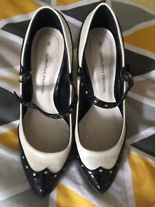 ladies black and white shoes size 5