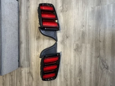 Luces traseras laterales para pasajero derecho Ford Mustang 2015-2017 OEM Foto 1 de 4