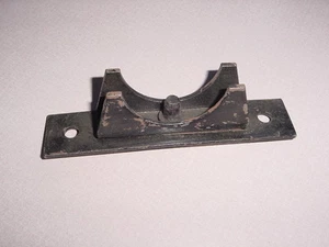 1953-54 Packard 400 & Limo Muffler Support Bracket 446390 NOS - Foto 1 di 1