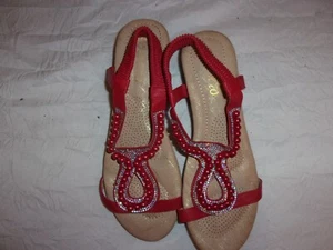 J5X70 Beaded Red Sandals Slides Shoes Size Women 40 - Picture 1 of 3