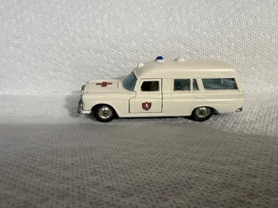 Ambulancia Mercedes Lesney Matchbox K-6 de colección Foto 1 de 4