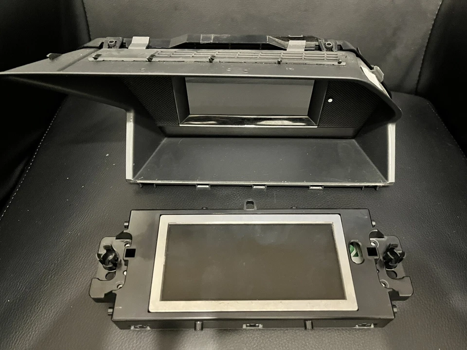 Mercedes Benz GLK350 2011 Display Screen - Image 1 of 4