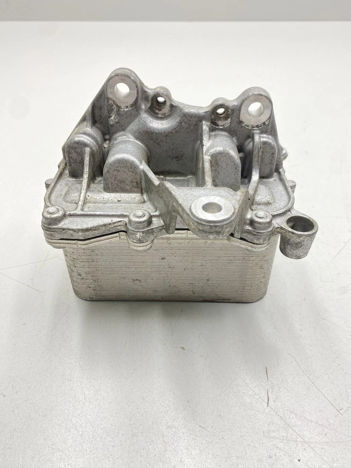 Mercedes Benz C300 W205 2017 enfriador de aceite de 2,0 L OEM 1331880001 Foto 1 de 4