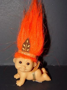 Muñeca Troll 2" Russ Día de Acción de Gracias Indian Cawling Baby Raro - Imagen 1 de 1
