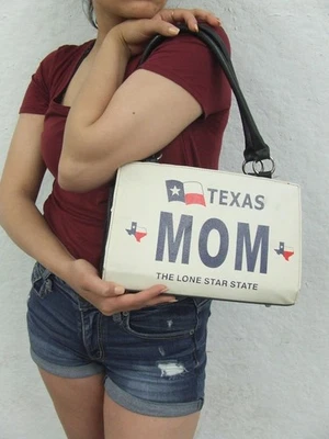CARTERA de cuero sintético RaRe TEXAS MOM hecha por Country Road THE LONE STAR STATE Logo Foto 1 de 4