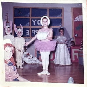 VINTAGE COLOR PHOTO ORIGINAL 1965 ballet little girls Raggedy Ann costume - Picture 1 of 3