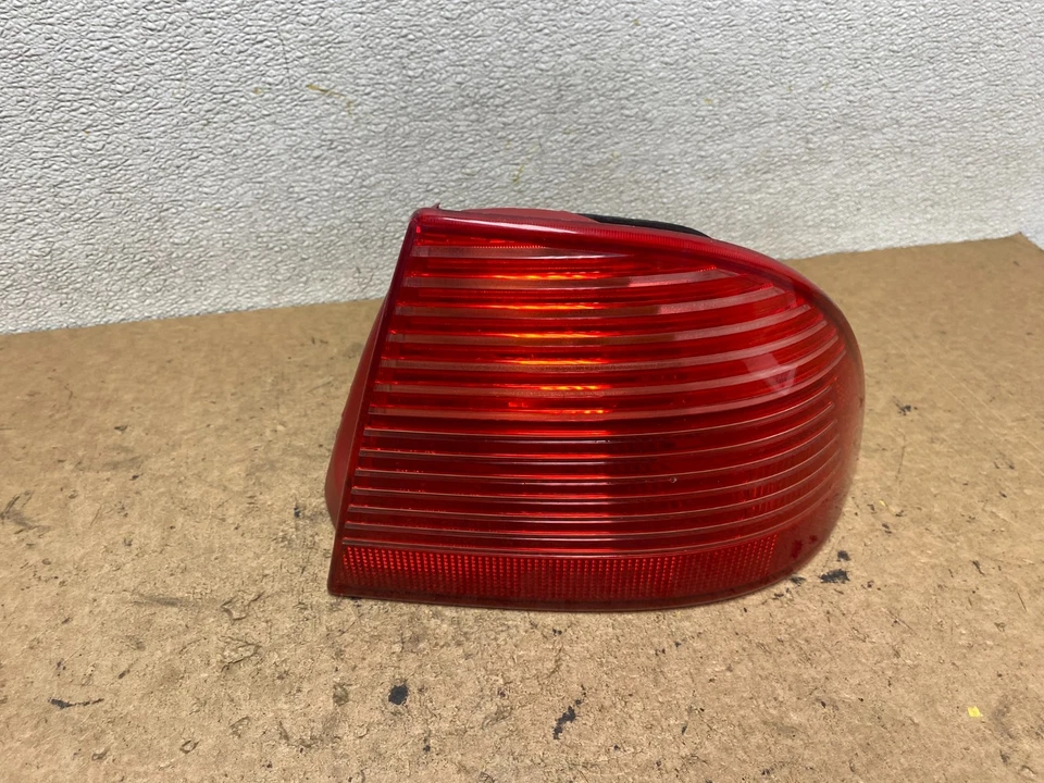 Luz trasera derecha Saab 9-5 2006 a 2009 pasajero OEM T0821 DW Foto 1 de 4