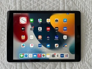 Apple iPad 9th Gen 64GB WIFI Silver. Excellent Condition $189 + Targus Stylus - Afbeelding 1 van 8