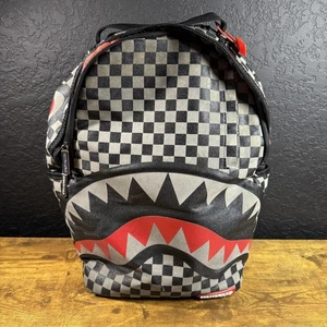 Sprayground Shark Mouth Checkerboard Rucksack Schwarz Grau Rot Limited Edition - Bild 1 von 5