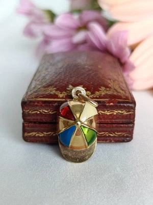 Vintage UNOAERRE 9ct oro amarillo y esmalte jockey gorra sombrero encanto o colgante Foto 1 de 4