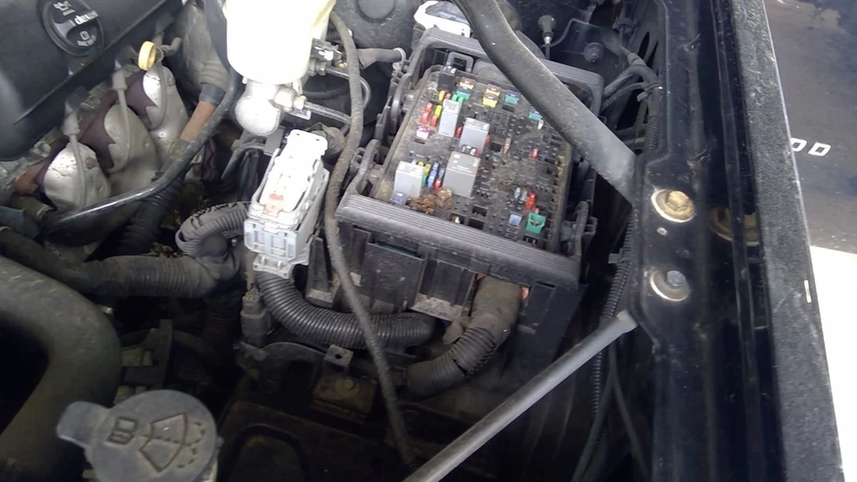 Fuse Box Engine ID 84075773 Fits 14-17 SILVERADO 1500 PICKUP 5083964 Foto 1 de 1