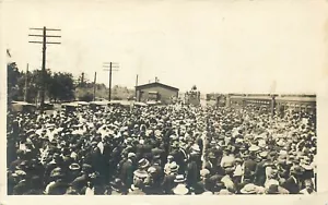 INDIANAPOLIS INDIANA CROWDED RAILROAD STATION DEPOT 1918 REAL PHOTO POSTCARD - Bild 1 von 2