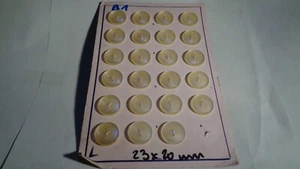 BOUTONS - LOT 23 BOUTONS 20 mm - JAUNE CLAIR - 2 TR - LOT 108 - Picture 1 of 2