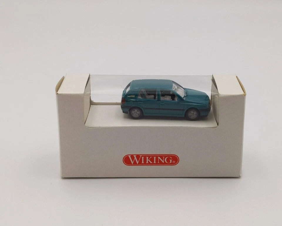 Wiking 051 1:87 VW Volkswagen Golf 4-Door Turquoise - Image 1 of 1
