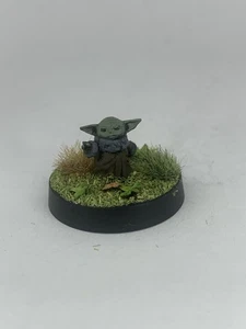 Miniatura de ciencia ficción Baby Yoda Star Wars pintada por estrellas - Imagen 1 de 2
