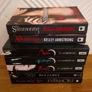 BOOK - Bundle Of X7 Assorted Paranormal Romance Novels Paperbacks Armstrong Noel - Picture 1 of 2