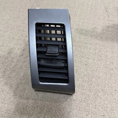 Ventilación de aire izquierda Mitsubishi Outlander 2008-2012 GN711-14000 Foto 1 de 4