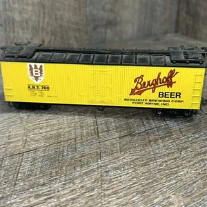 HO Walthers # 932-2469 Berghoff Beer ( ART 700 ) 40' Dbl-Wood Sheathed Reefer - Picture 1 of 19