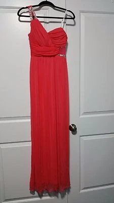 Nuevo Vestido Formal de Baile de graduación Para Mujer Deb Coral Estrás Un Hombro Talla 3 Foto 1 de 4