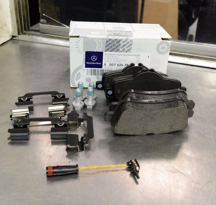 OEM GENUINE MERCEDES BENZ REAR BRAKE PADS W/ SENSOR 12-19 GL W166 ML350 Foto 1 de 1