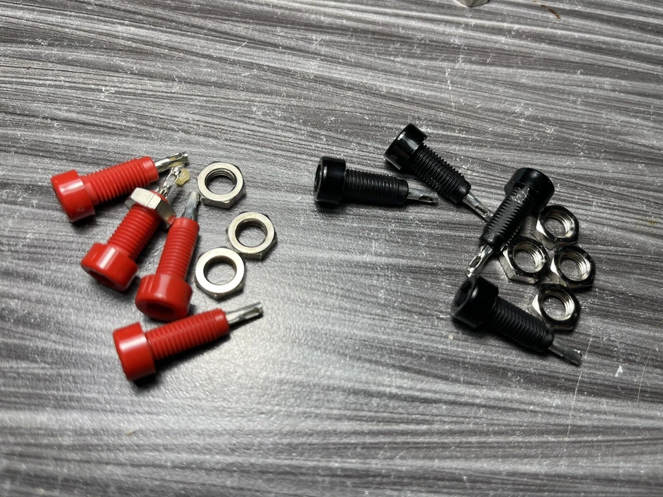 Lote de 8 piezas, 4 Voltrex Negro y 4 Rojo Panel Aislante Jack Banana Plug Foto 1 de 4