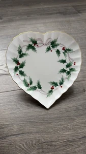 RETIRED MIKASA Ribbon Holly Bone China Sweet Heart Dish - Picture 1 of 6