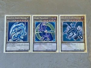 Dragón Blanco Ojos Azules + Mago Oscuro + Ojos Rojos | MAGO Premium Gold | YuGiOh! - Imagen 1 de 4