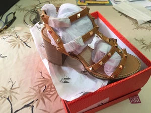 VANESSA WU été 2017 : sandales cloutées à talon, étiquetées valeur 57€ (-30%) - Picture 1 of 30