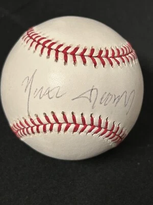 Béisbol automático firmado por Yunel Escobar Toronto Blue Jays  Foto 1 de 3