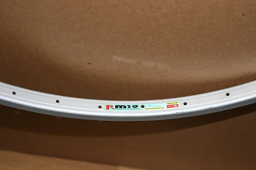 Llanta de aleación Weinmann RM19 36 H 27 x 1 1/4 pulgadas plateada SV WR14 Foto 1 de 1