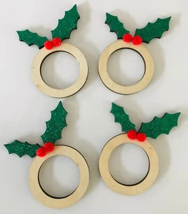 Confezione Quattro ANELLI TOVAGLIOLI NATALIZI FESTIVI GLITTER AGRIFOGLIO LEGNO Con Bacche’s - Foto 1 di 12